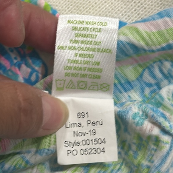 (T2) Lilly Pulitzer®
Women's Etta V-Neck T-Shirt, Vibrant Multicolor, Size XS - Picture 11 of 13